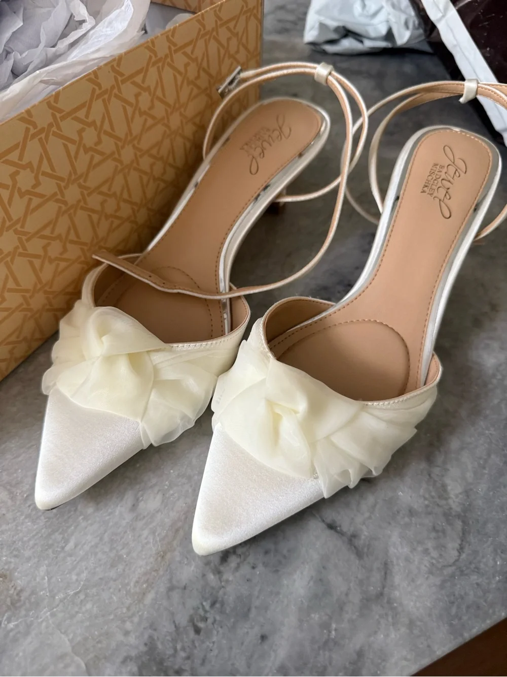 Jewel Badgley Mischka White Pointed Toe Ankle Strap Kitten Heels - Picture 4 of 4